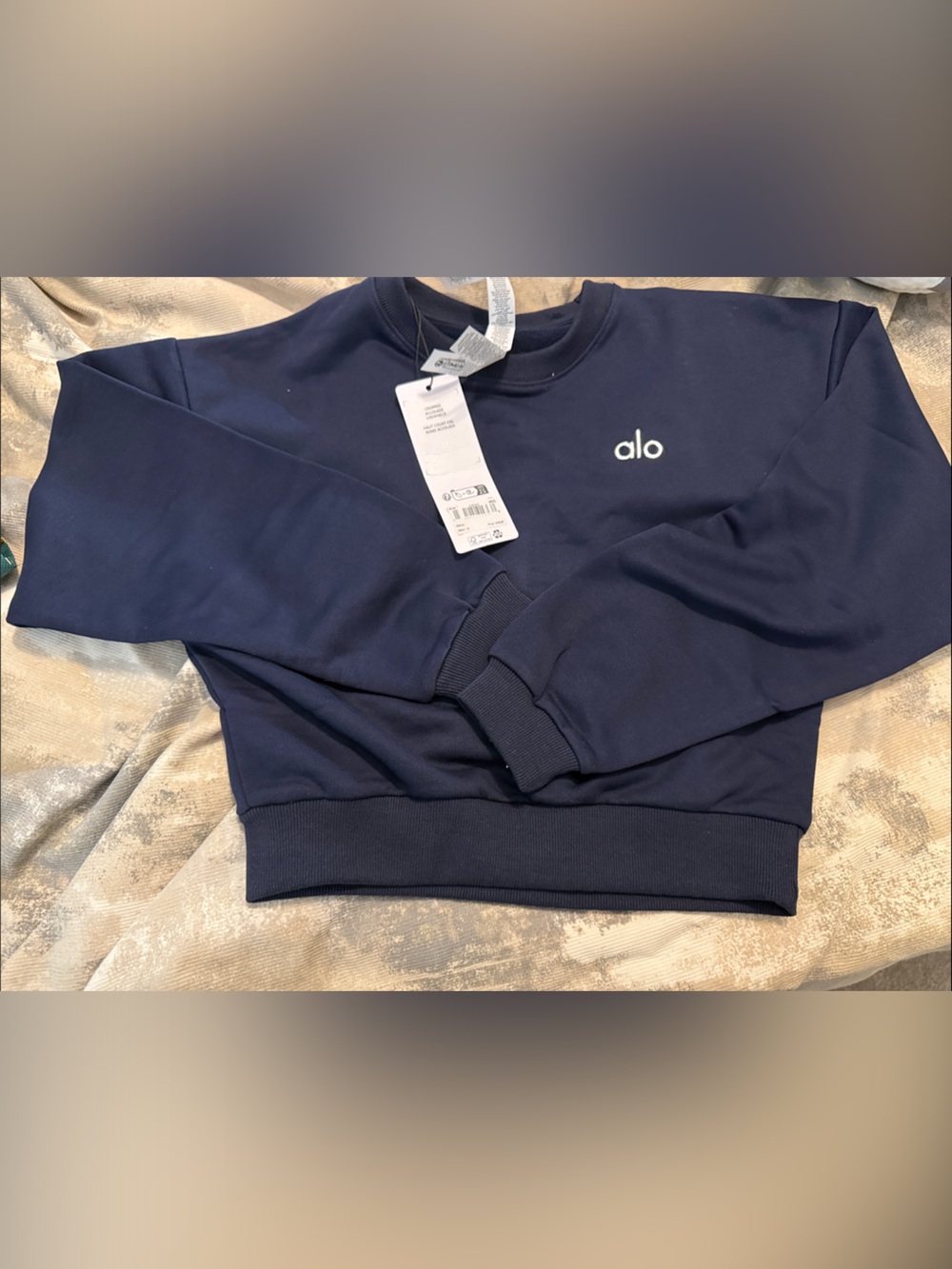 ALO Yoga Cropped Accolade Crewneck Sweater — Navy